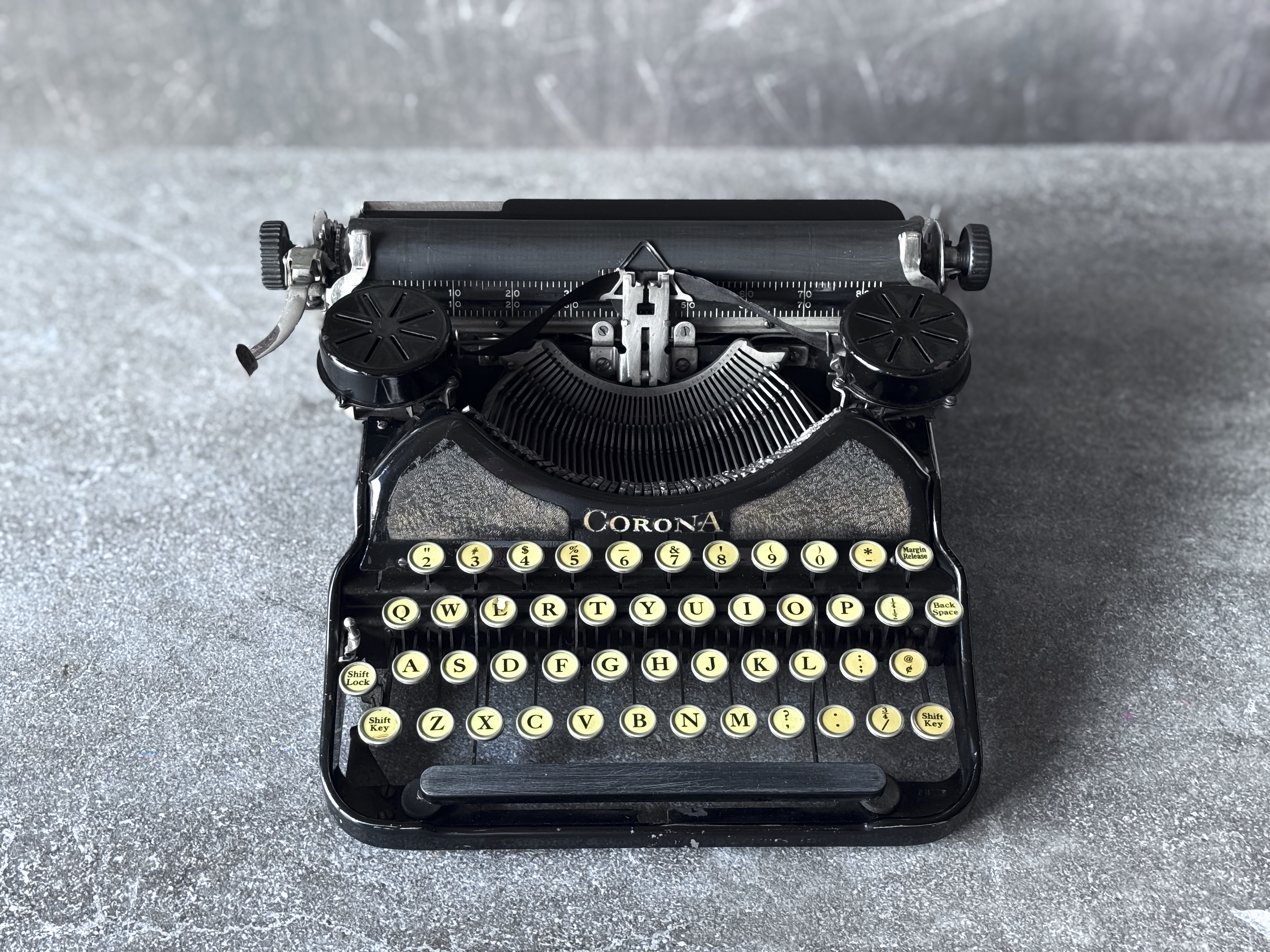 1930 Corona 4, Black Gold