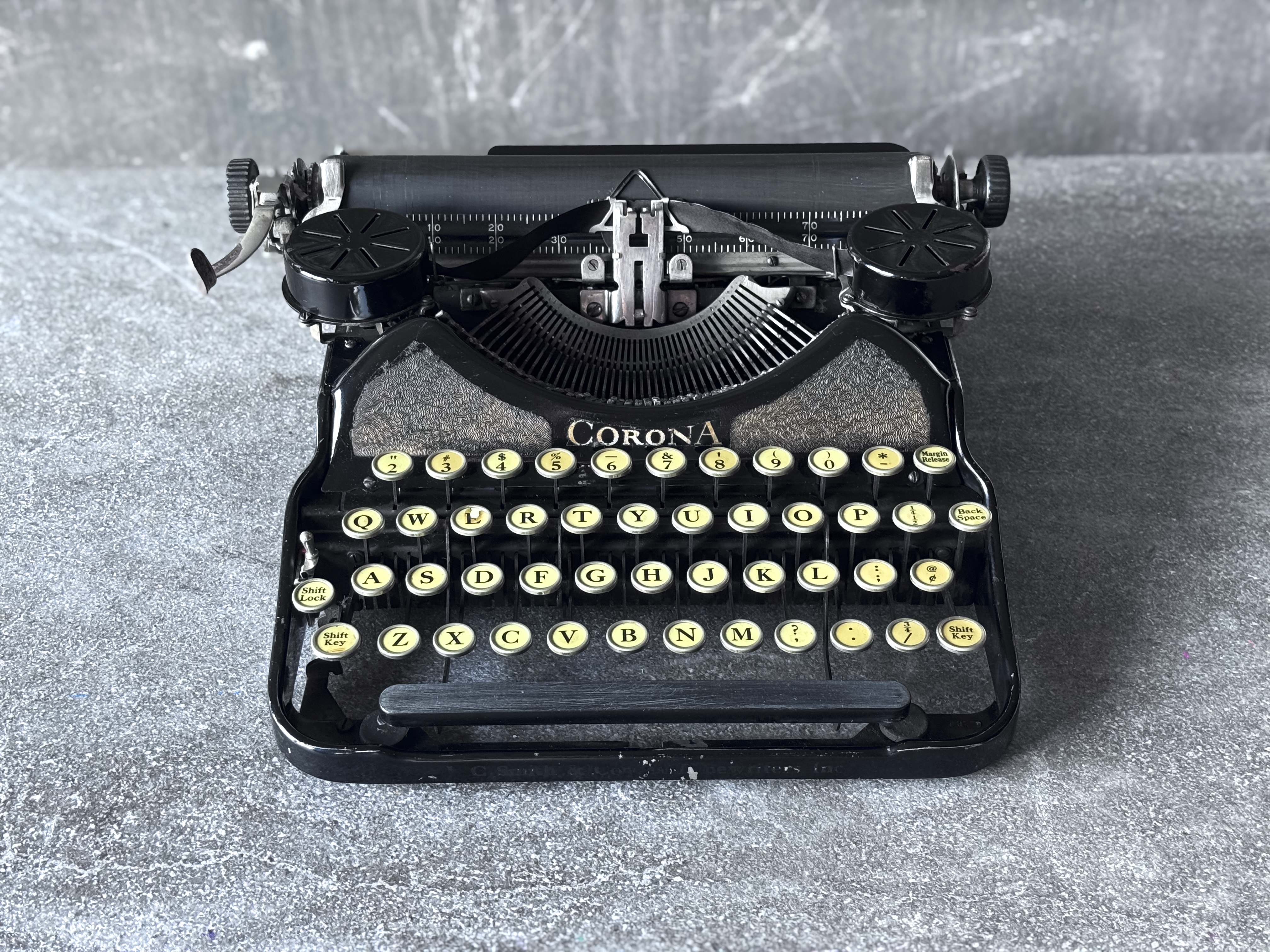 1930 Corona 4, Black Gold