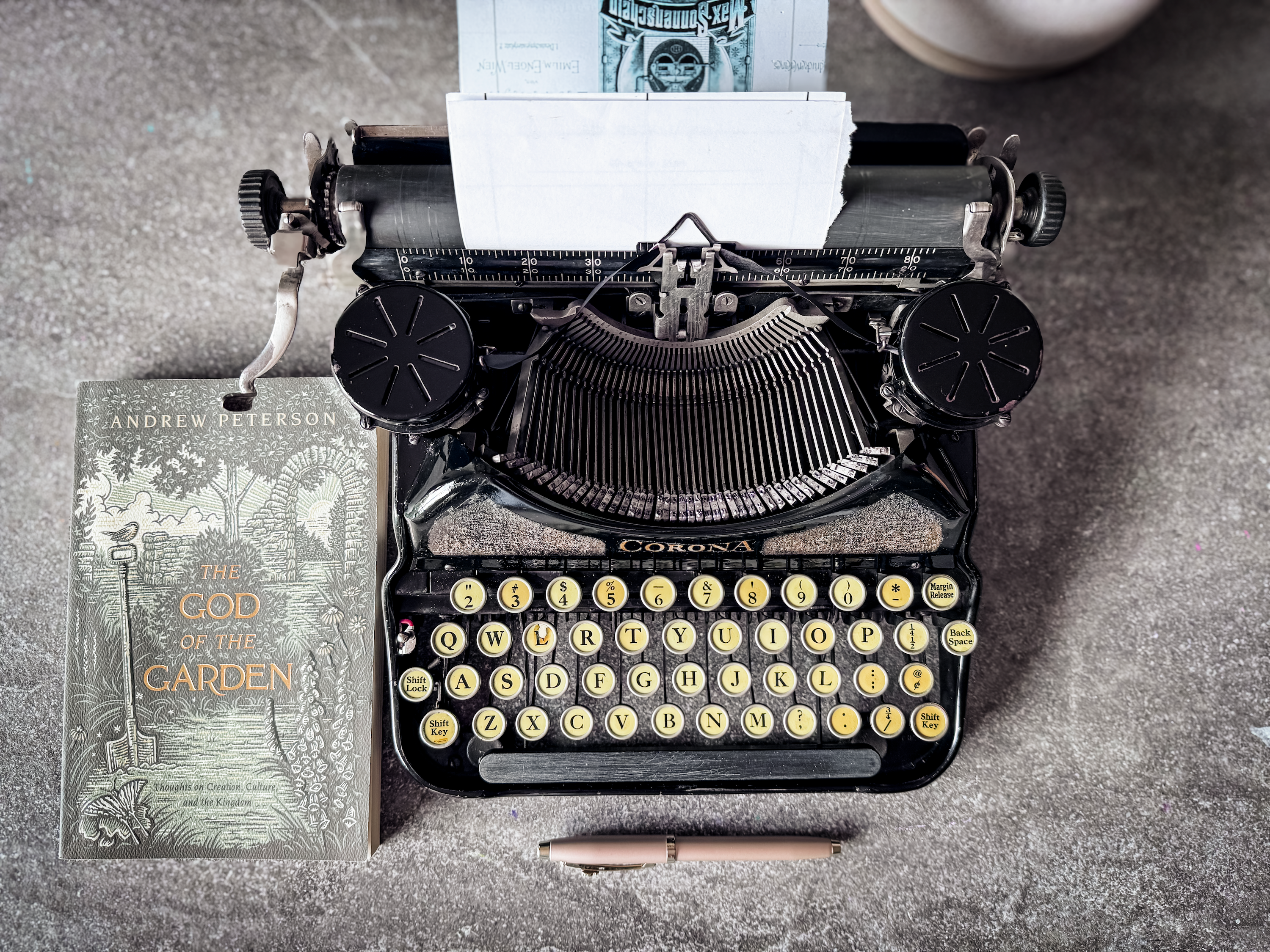 1930 Corona 4, Black Gold