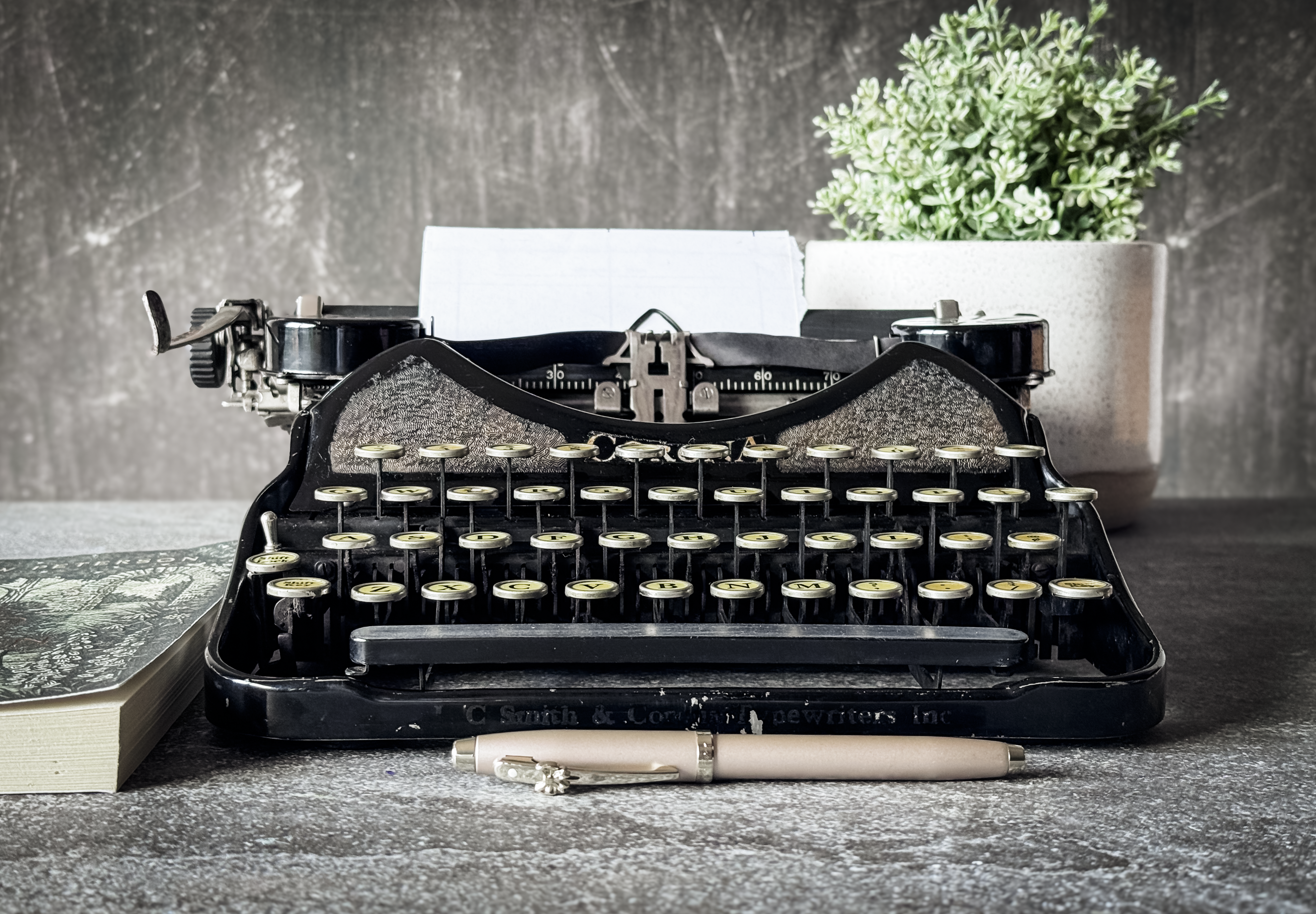 1930 Corona 4, Black Gold