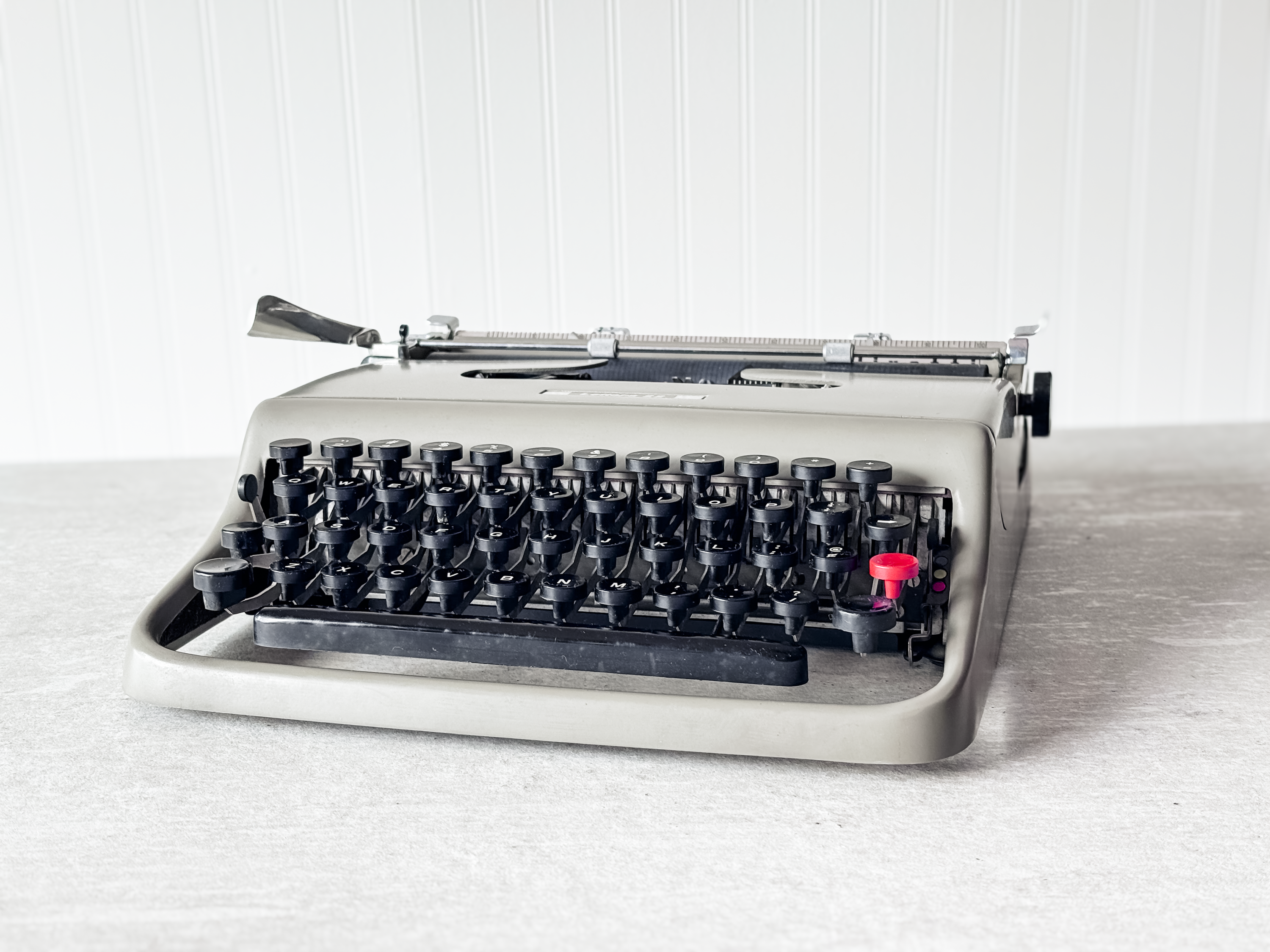 1955 Olivetti Lettera 22, Brown
