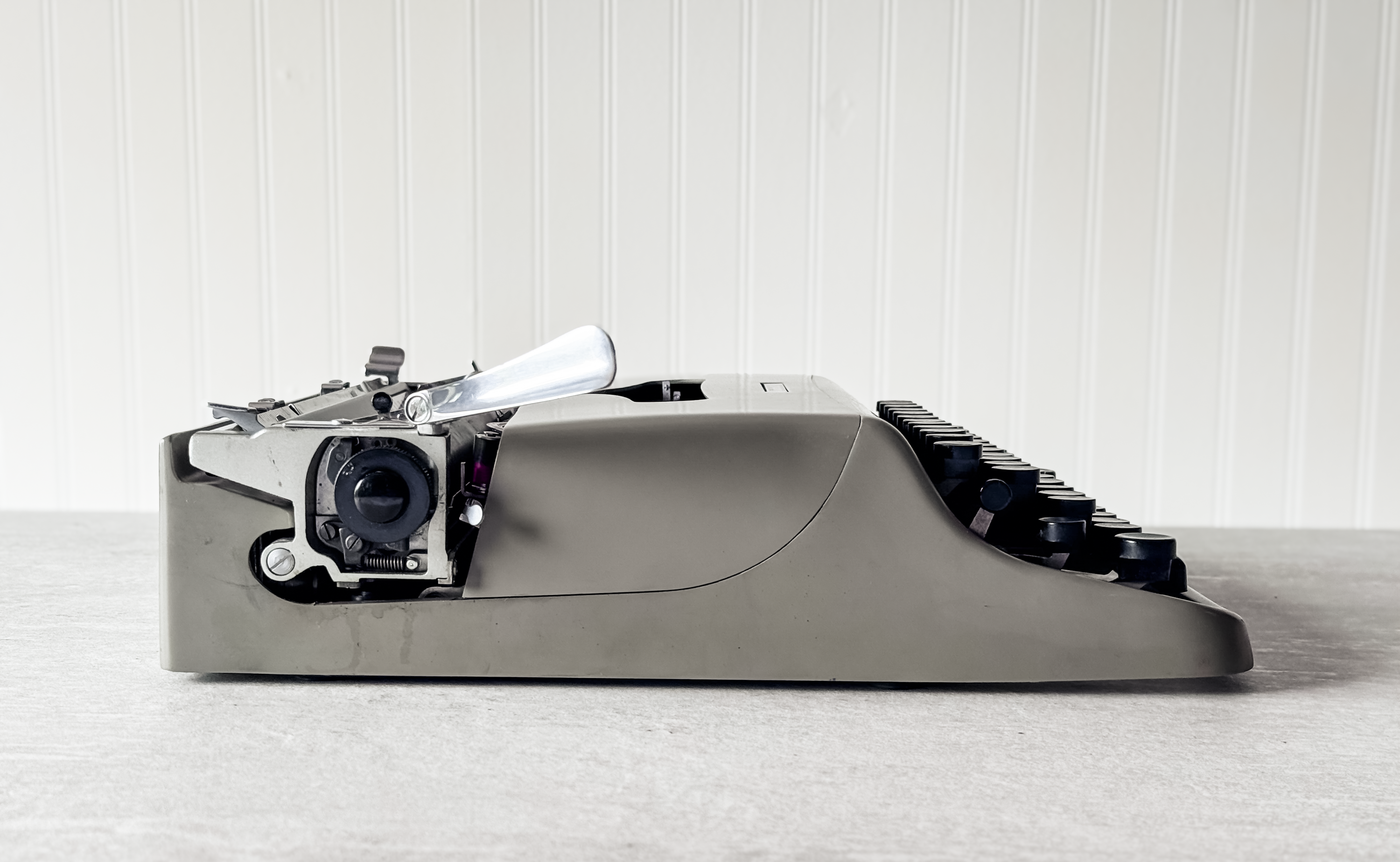 1955 Olivetti Lettera 22, Brown