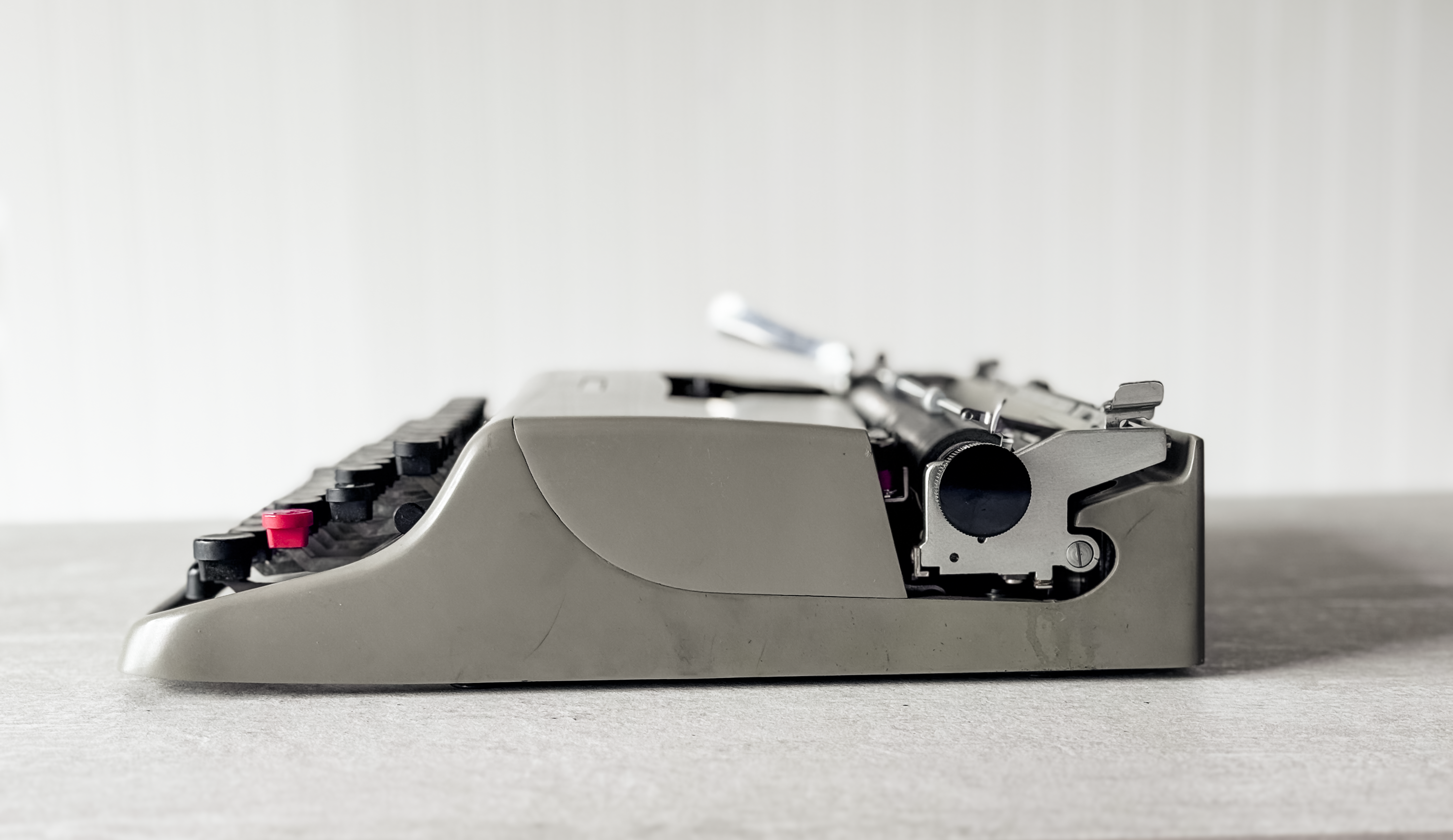 1955 Olivetti Lettera 22, Brown
