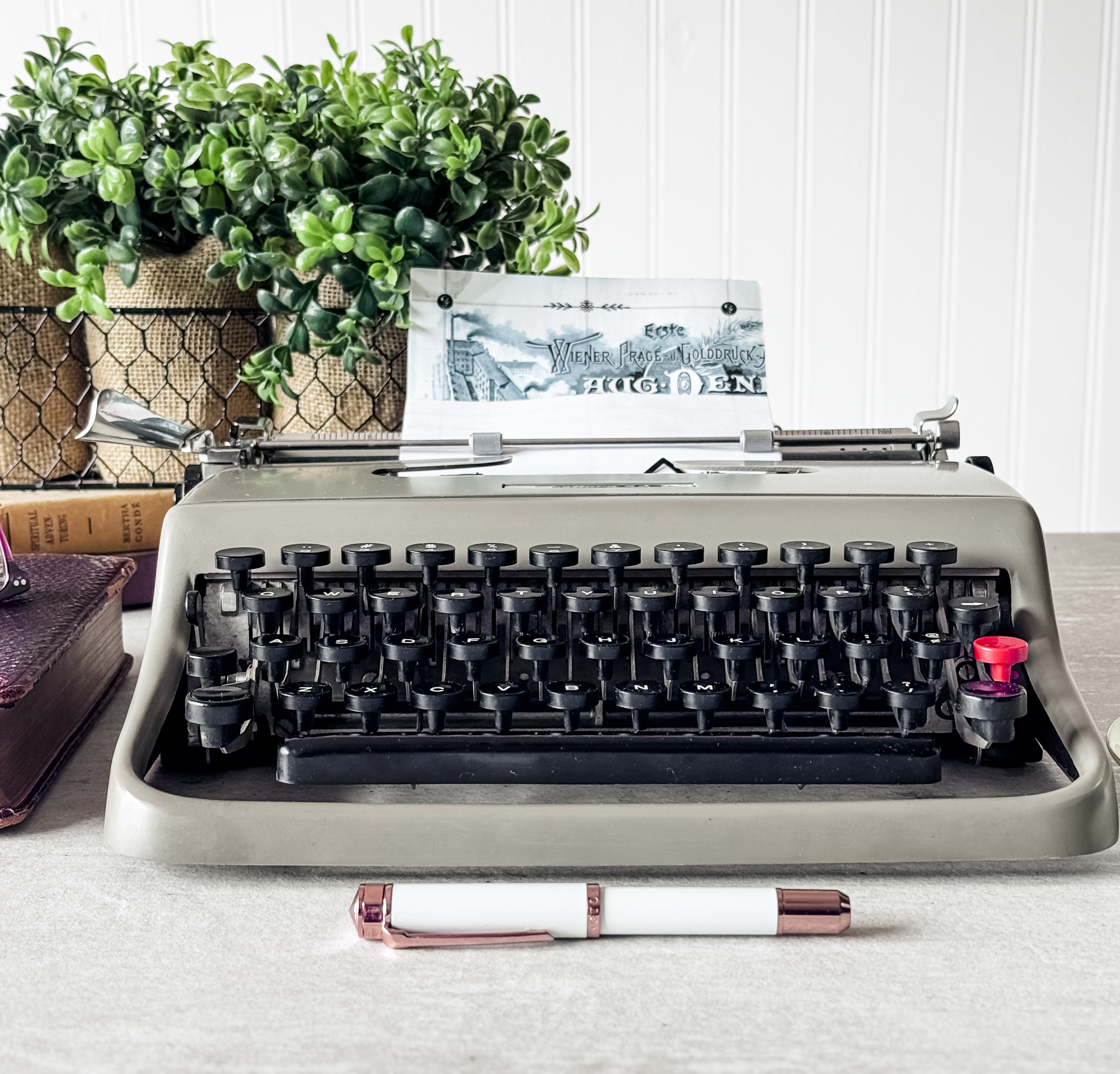 1955 Olivetti Lettera 22, Brown