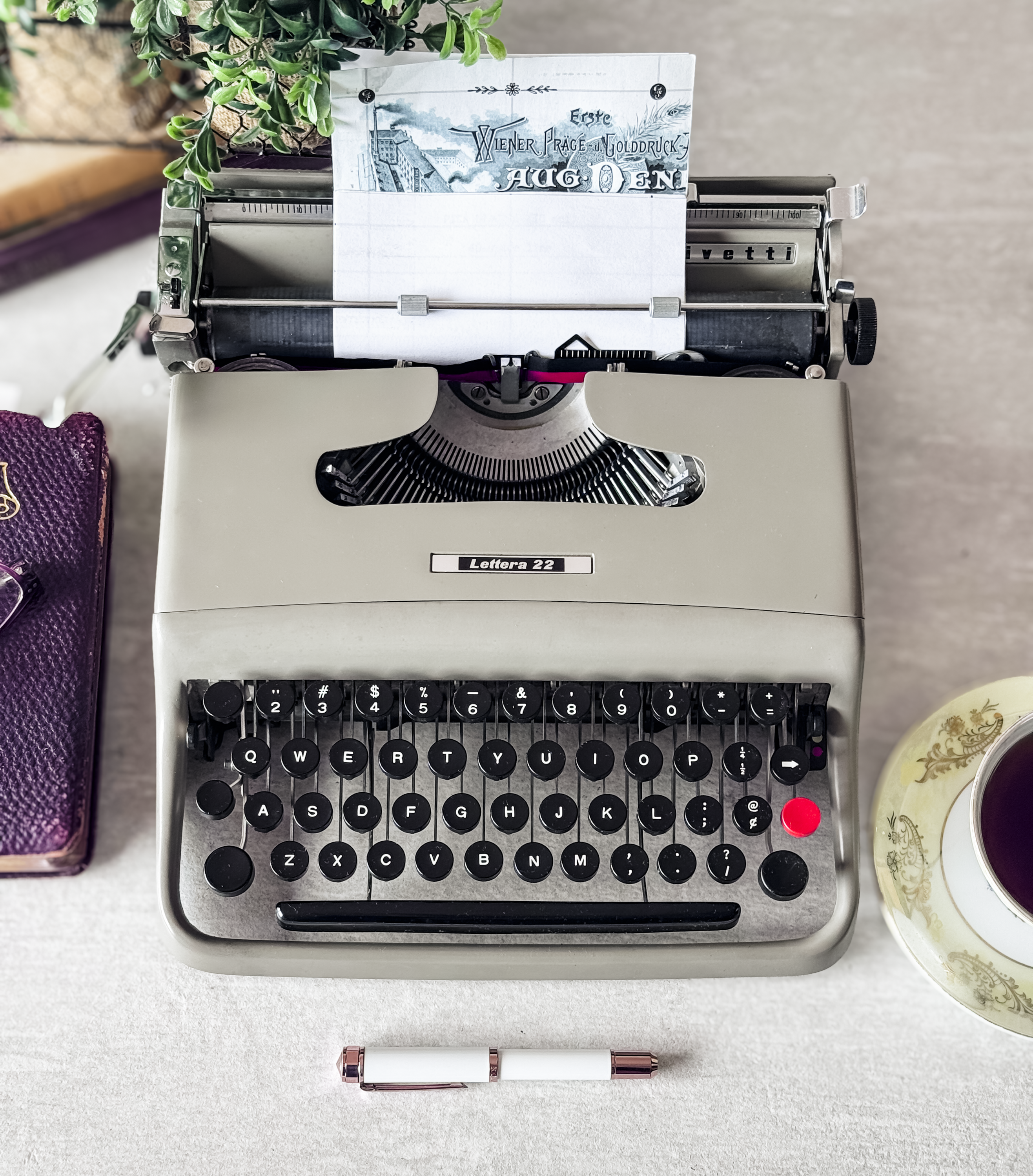 1955 Olivetti Lettera 22, Brown
