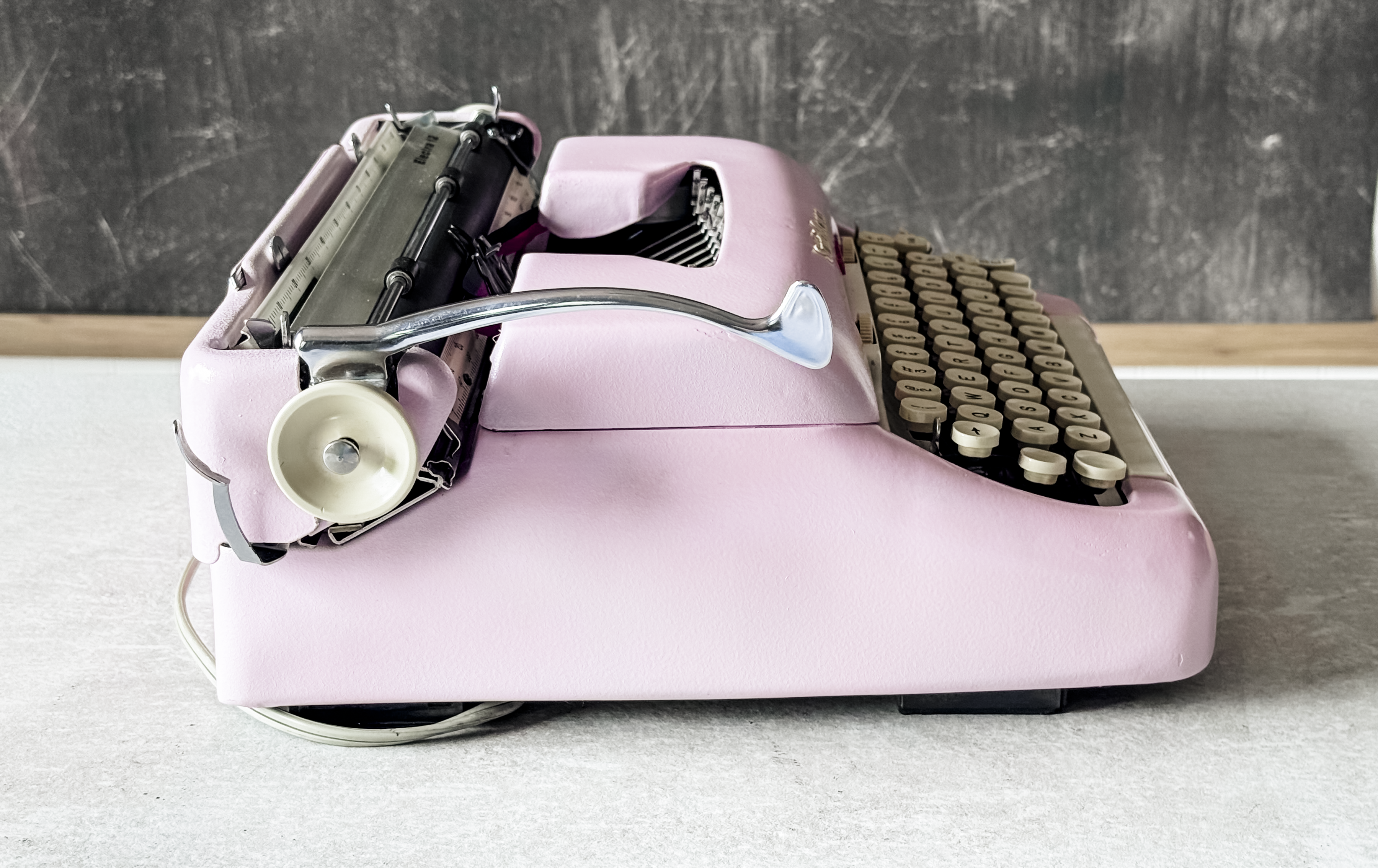 1960 Smith Corona Electra 12, Pink